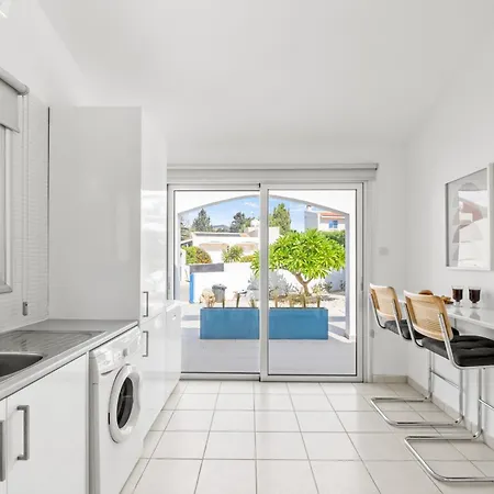 Ivy Blue By Nomads - Short Walk To Coral Bay Villa *