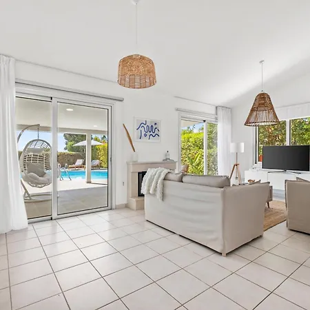 Ivy Blue By Nomads - Short Walk To Coral Bay Villa