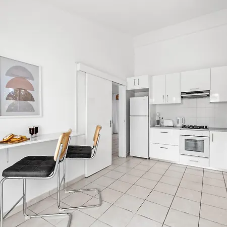 Ivy Blue By Nomads - Short Walk To Coral Bay Willa Peja