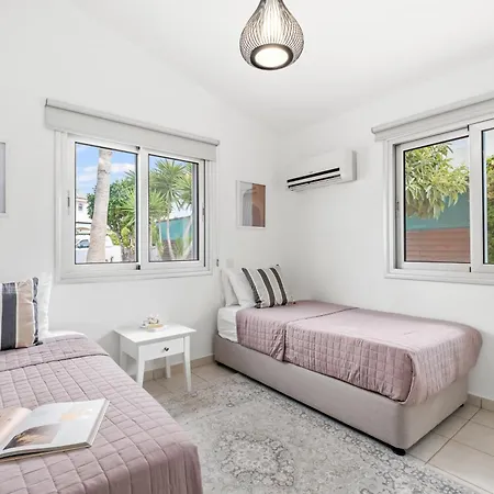 Ivy Blue By Nomads - Short Walk To Coral Bay Villa Peyia