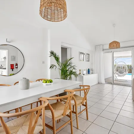 Ivy Blue By Nomads - Short Walk To Coral Bay Peyia