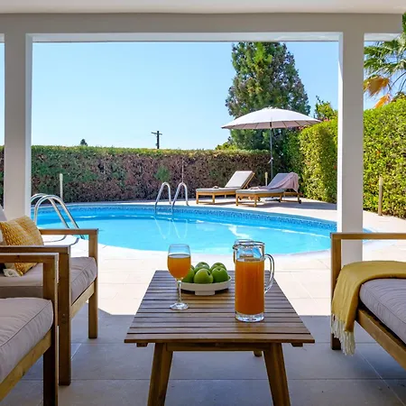 Villa Ivy Blue By Nomads - Short Walk To Coral Bay Peyia