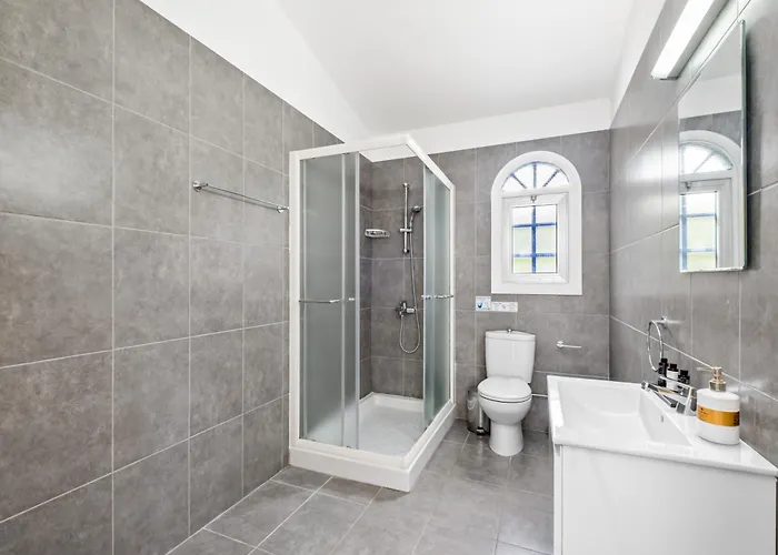 Villa Ivy Blue By Nomads - Short Walk To Coral Bay *