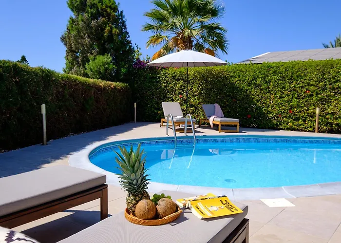 Villa Ivy Blue By Nomads - Short Walk To Coral Bay