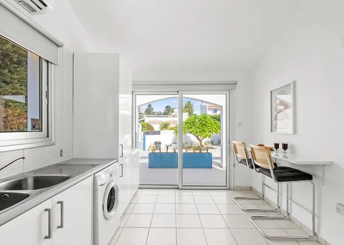 Ivy Blue By Nomads - Short Walk To Coral Bay Villa *