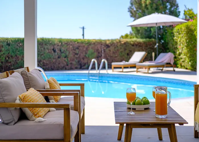 Villa Ivy Blue By Nomads - Short Walk To Coral Bay Peyia