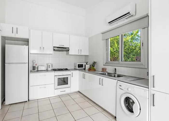 Ivy Blue By Nomads - Short Walk To Coral Bay Peyia