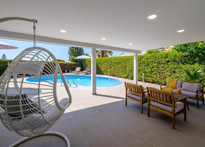 Villa Ivy Blue By Nomads - Short Walk To Coral Bay *