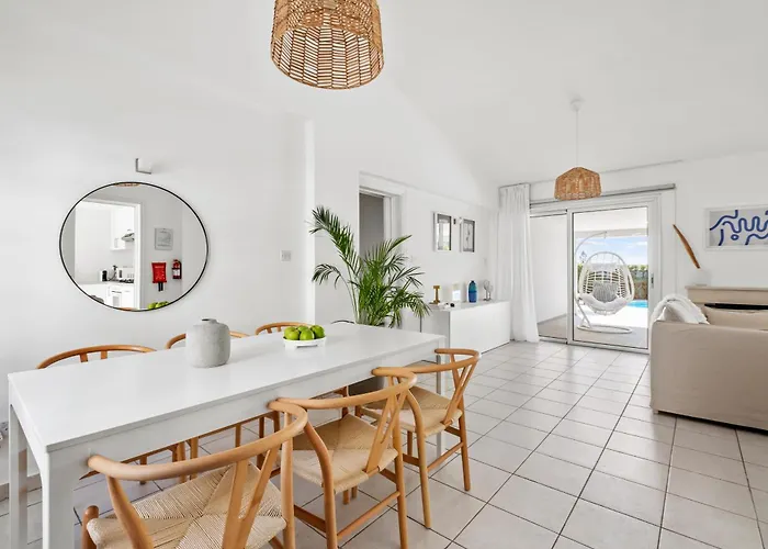 Ivy Blue By Nomads - Short Walk To Coral Bay Peyia