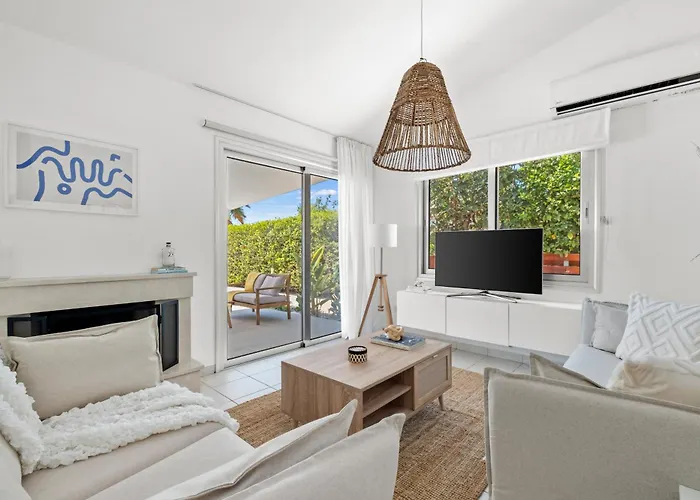 Ivy Blue By Nomads - Short Walk To Coral Bay Villa