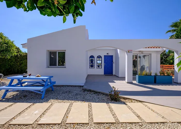 Villa Ivy Blue By Nomads - Short Walk To Coral Bay